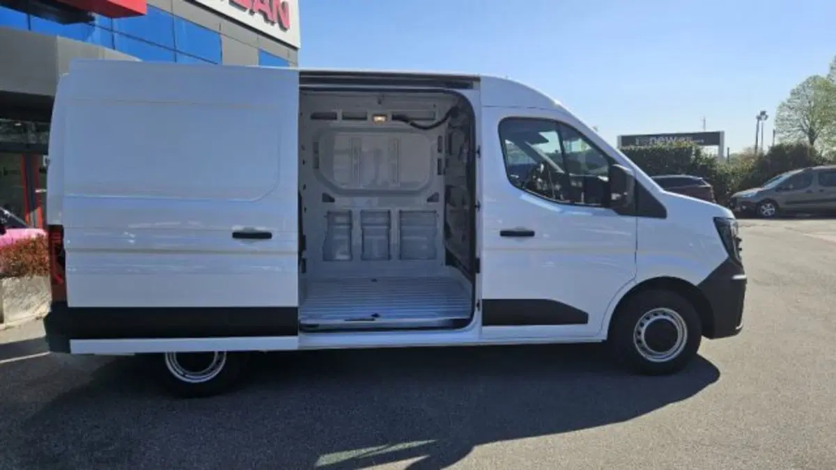 Nissan Interstar Furgone usata a Lucca (17)