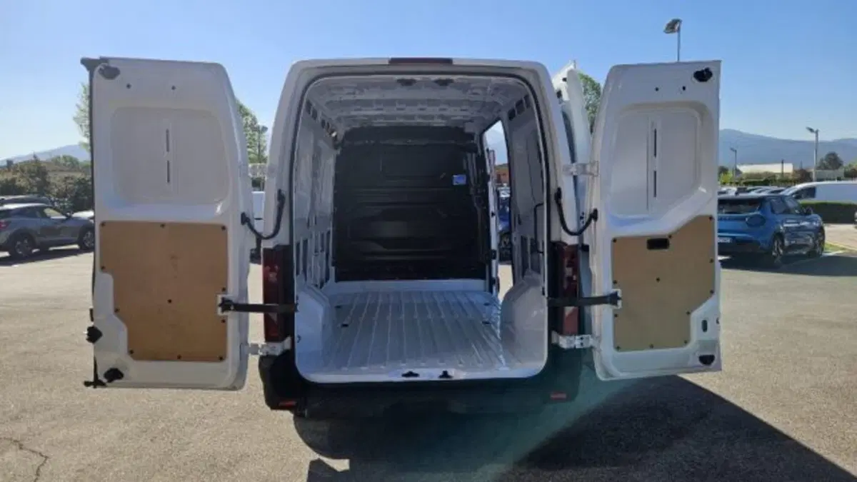 Nissan Interstar Furgone usata a Lucca (19)
