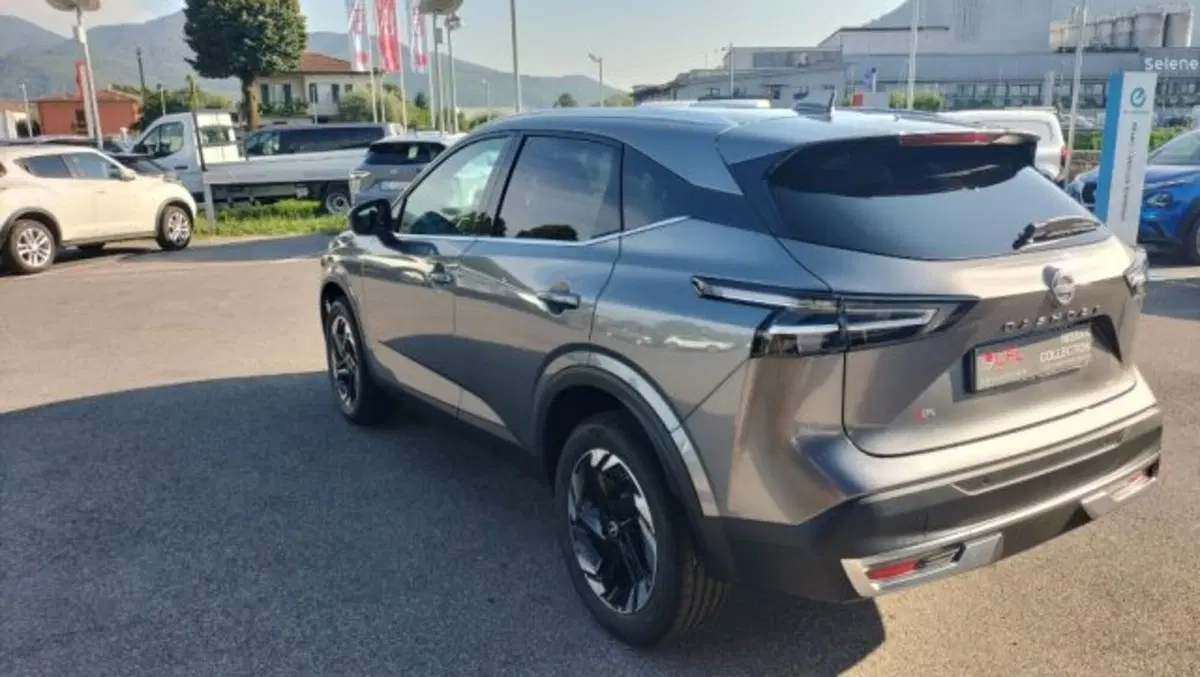 Nissan Qashqai nuova a Lucca (4)