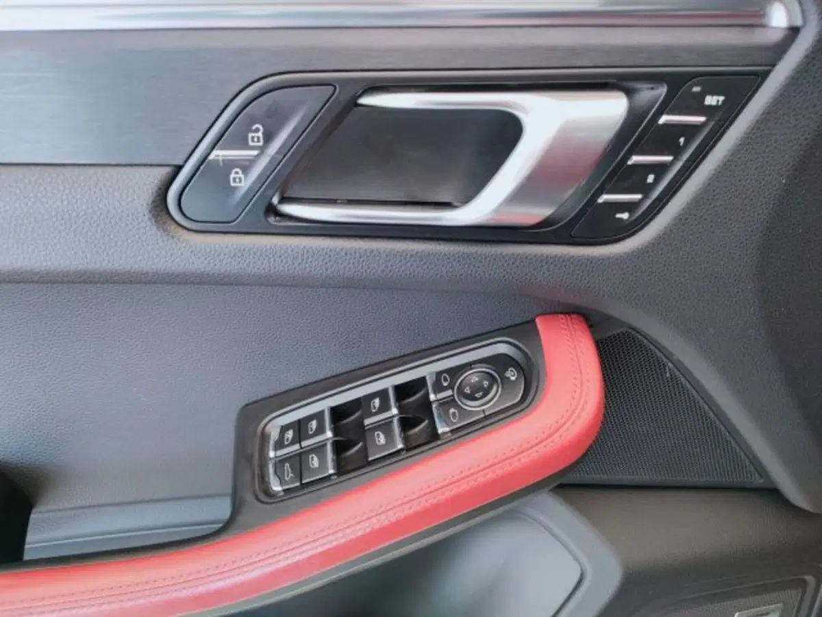 Porsche Macan usata a Teramo (18)