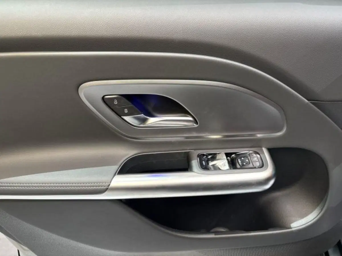 Mercedes-Benz GLB nuova a Bologna (10)