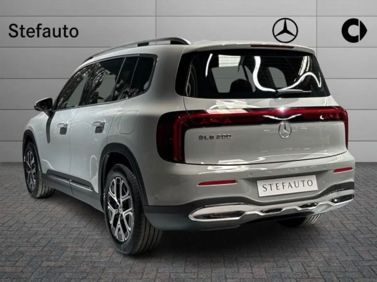 Mercedes-Benz GLB nuova a Bologna (5)