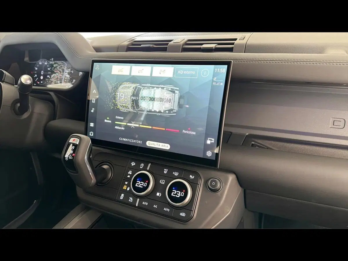 Land Rover Defender usata a Varese (14)