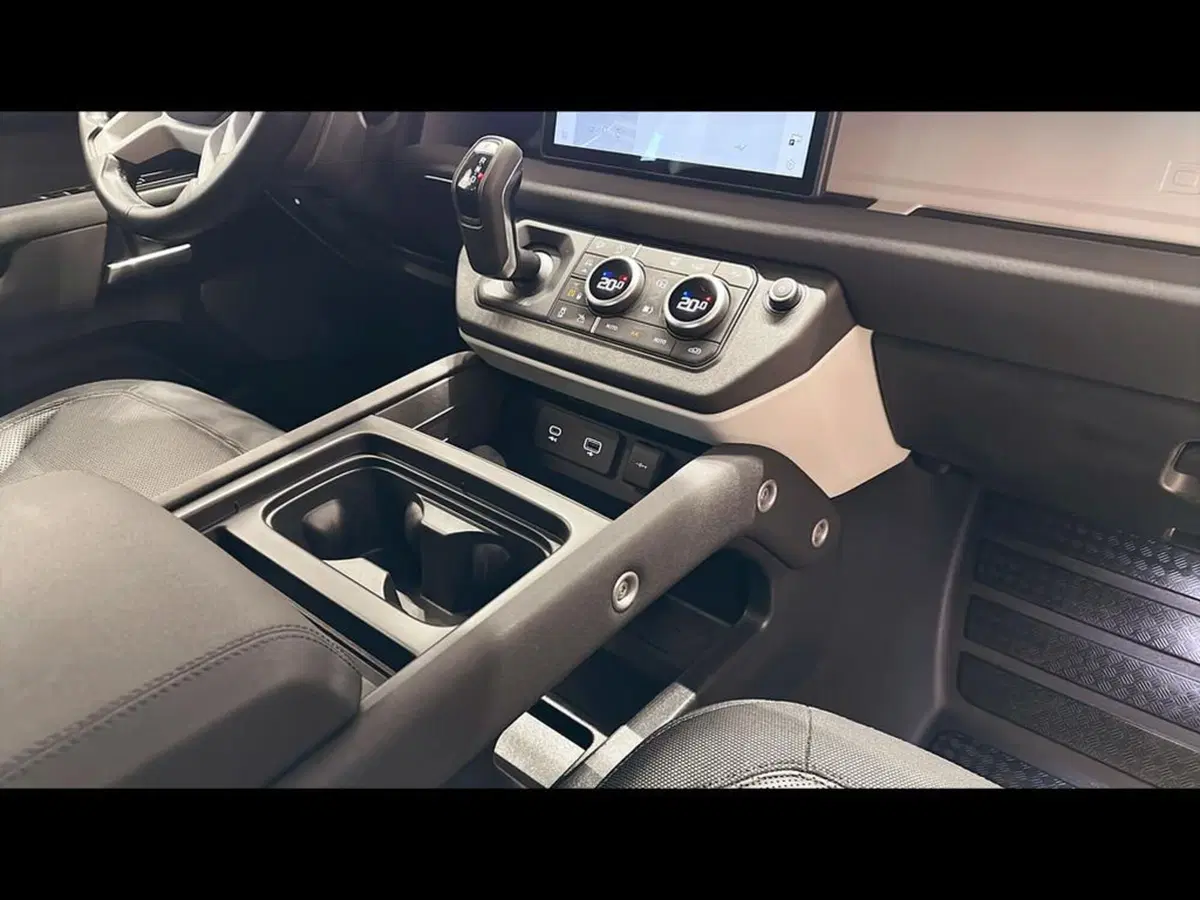 Land Rover Defender usata a Varese (13)