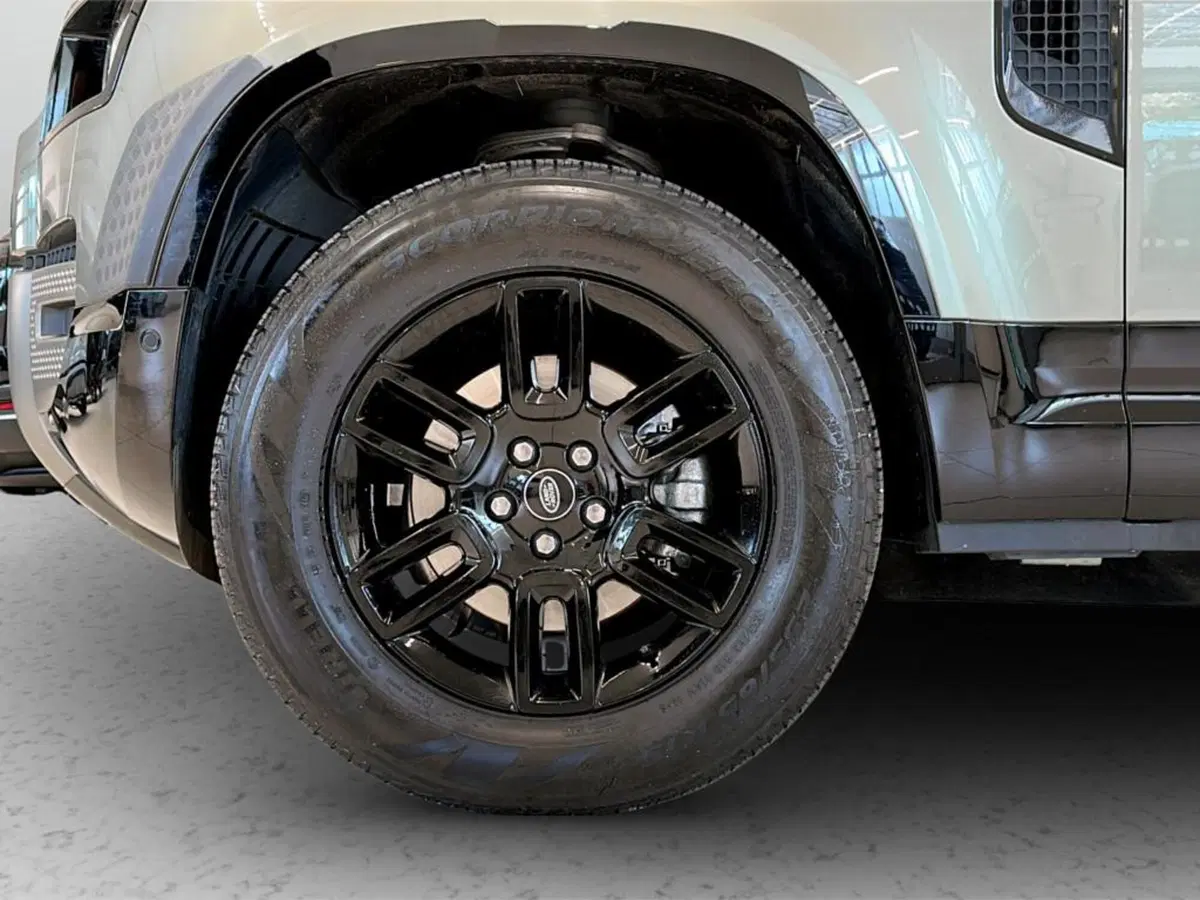 Land Rover Defender usata a Varese (9)