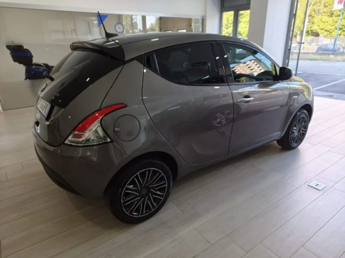 Lancia Ypsilon usata a Torino (3)