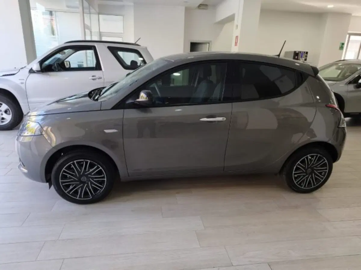 Lancia Ypsilon usata a Torino (4)