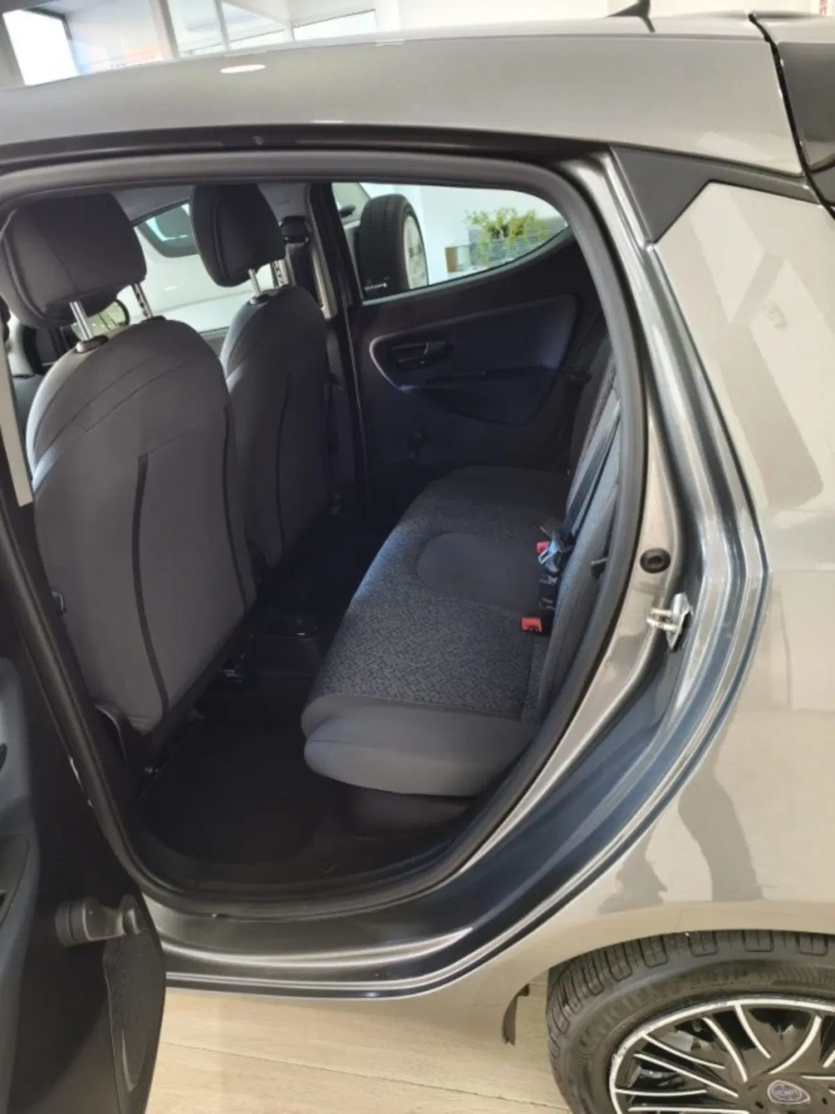 Lancia Ypsilon usata a Torino (6)