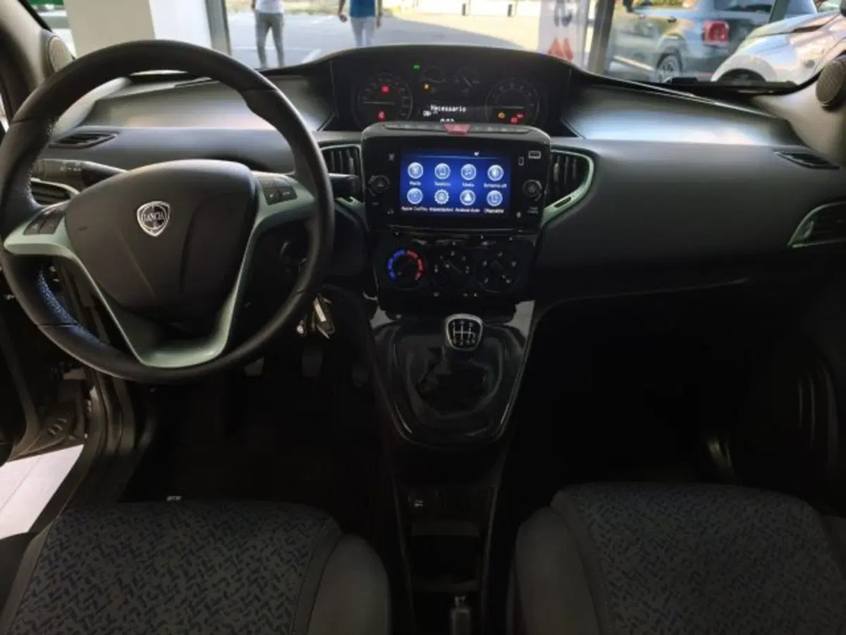 Lancia Ypsilon usata a Torino (8)