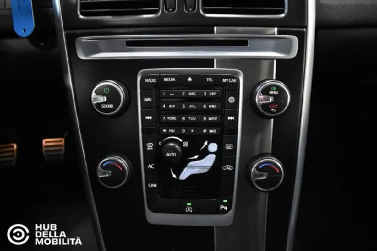 Volvo XC60 usata a Perugia (12)