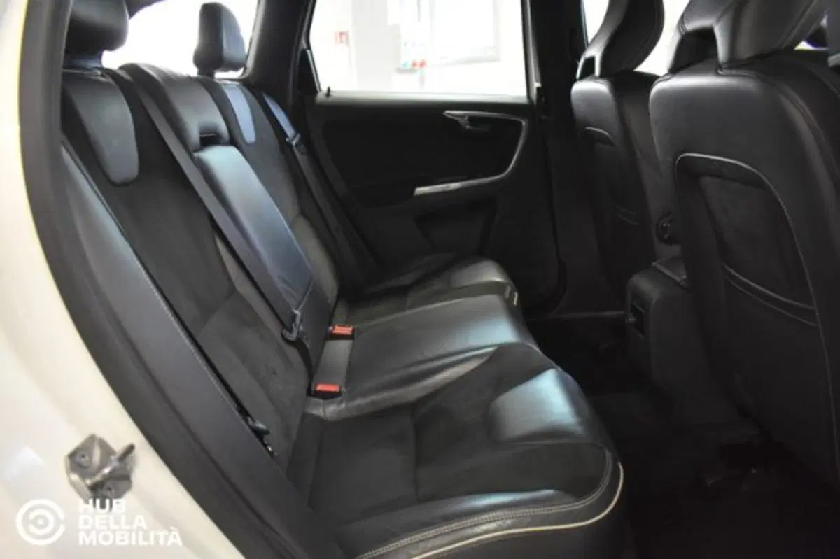 Volvo XC60 usata a Perugia (16)