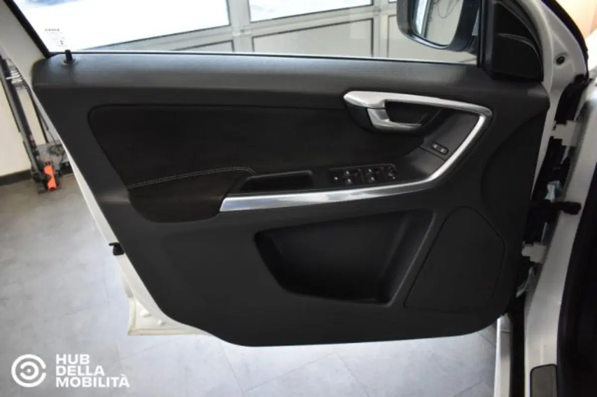 Volvo XC60 usata a Perugia (7)