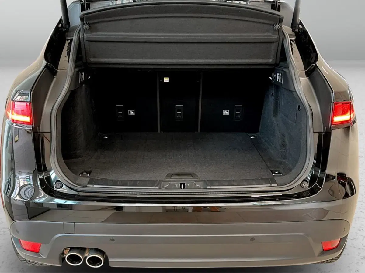 Jaguar F-Pace usata a Varese (11)