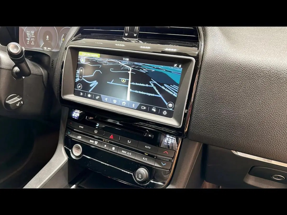 Jaguar F-Pace usata a Varese (14)