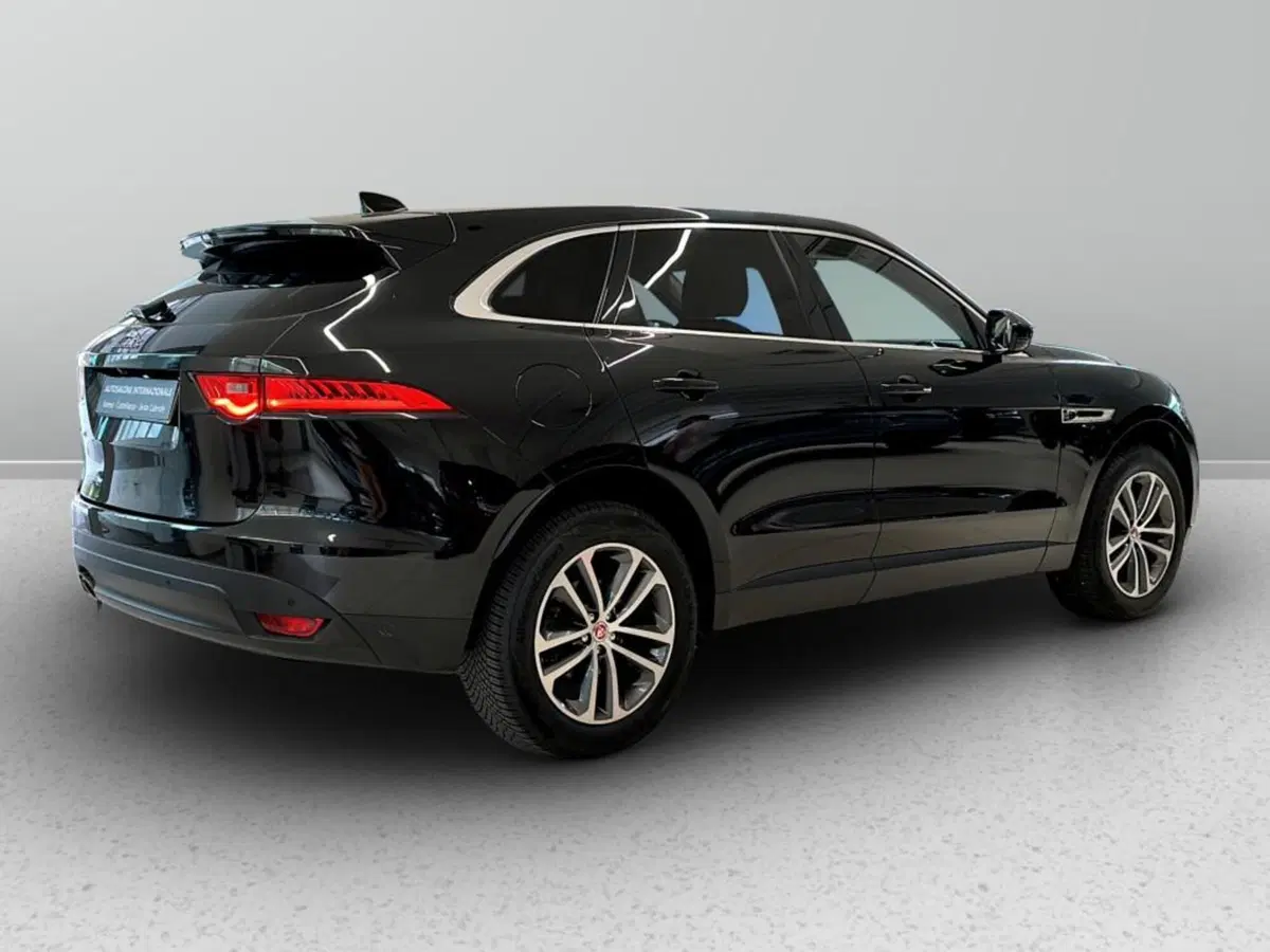 Jaguar F-Pace usata a Varese (2)