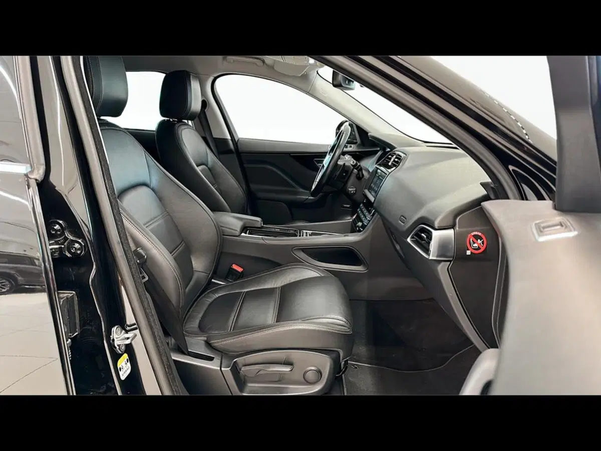 Jaguar F-Pace usata a Varese (3)