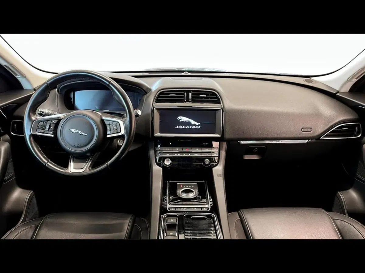 Jaguar F-Pace usata a Varese (4)