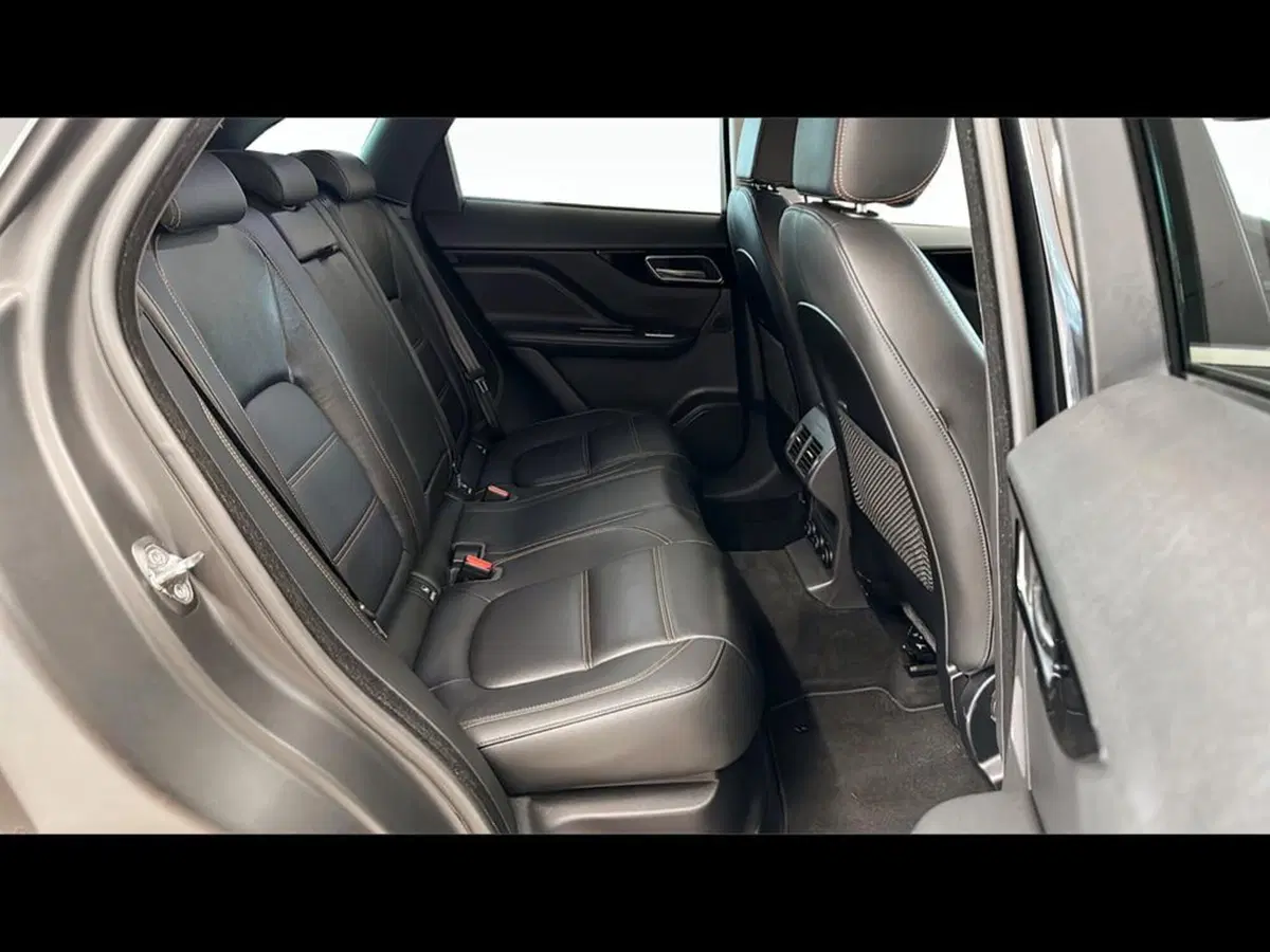 Jaguar F-Pace usata a Varese (5)