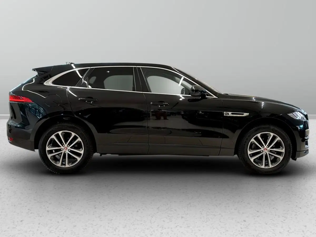 Jaguar F-Pace usata a Varese (6)