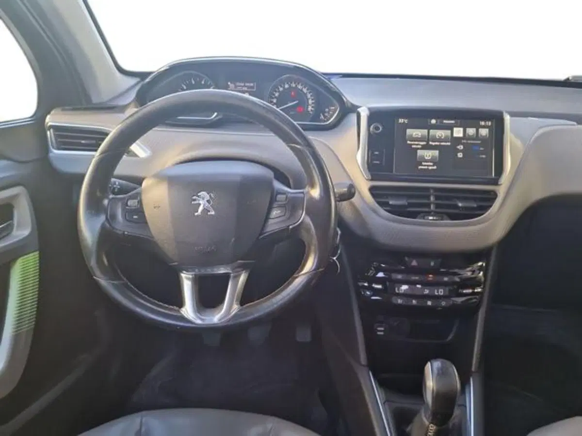 Peugeot 208 usata a Salerno (10)