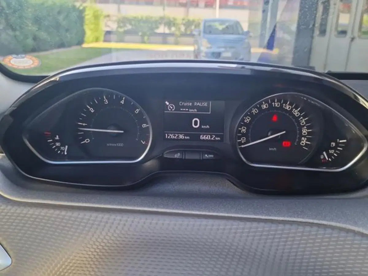 Peugeot 208 usata a Salerno (11)