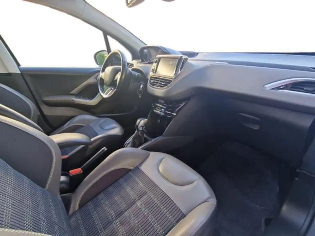 Peugeot 208 usata a Salerno (13)