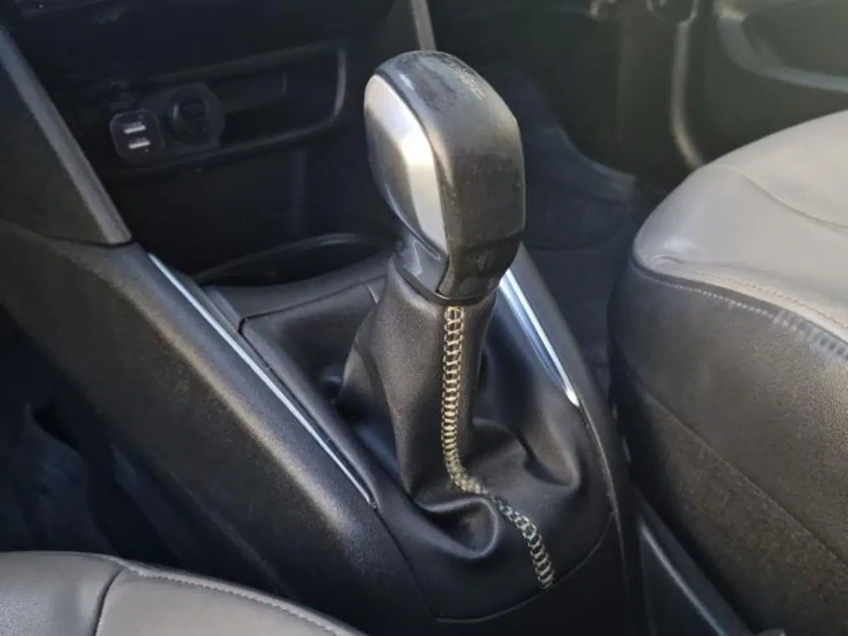 Peugeot 208 usata a Salerno (17)