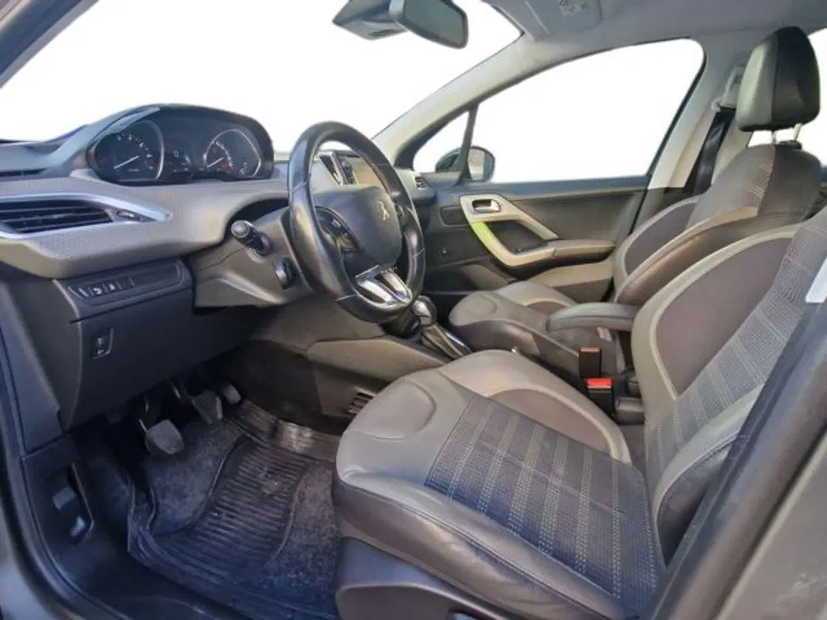 Peugeot 208 usata a Salerno (9)