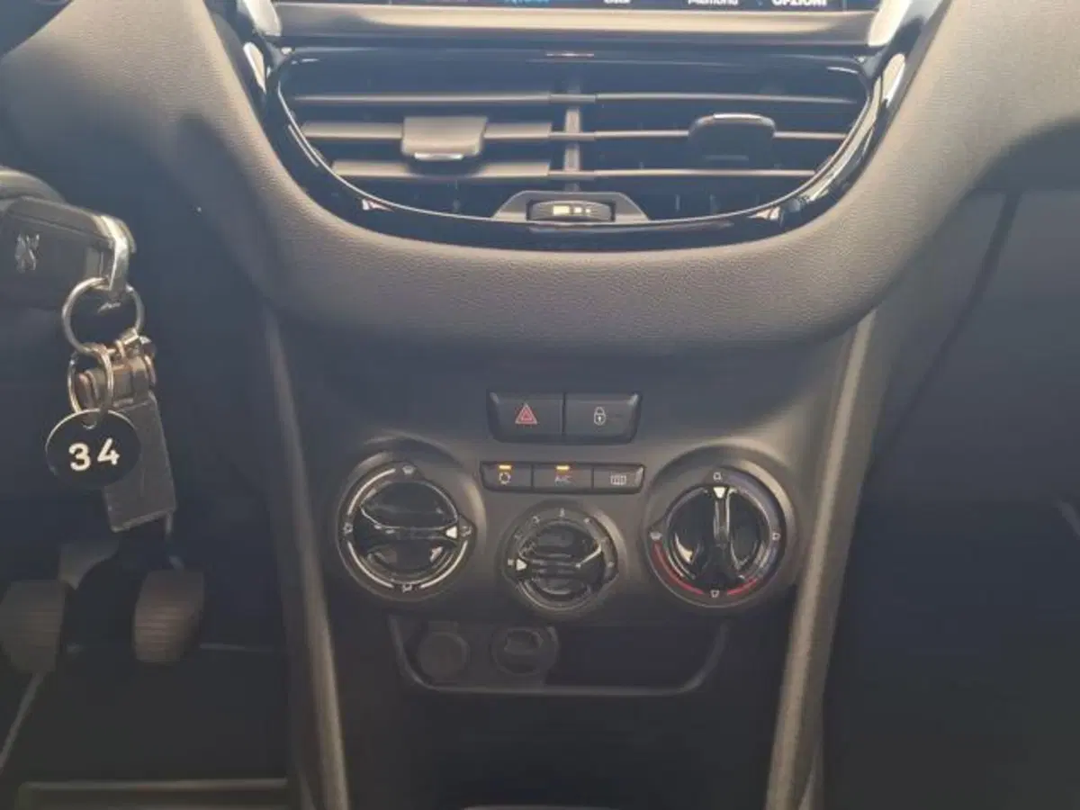 Peugeot 208 usata a Salerno (18)