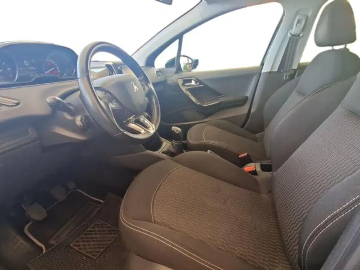 Peugeot 208 usata a Salerno (9)