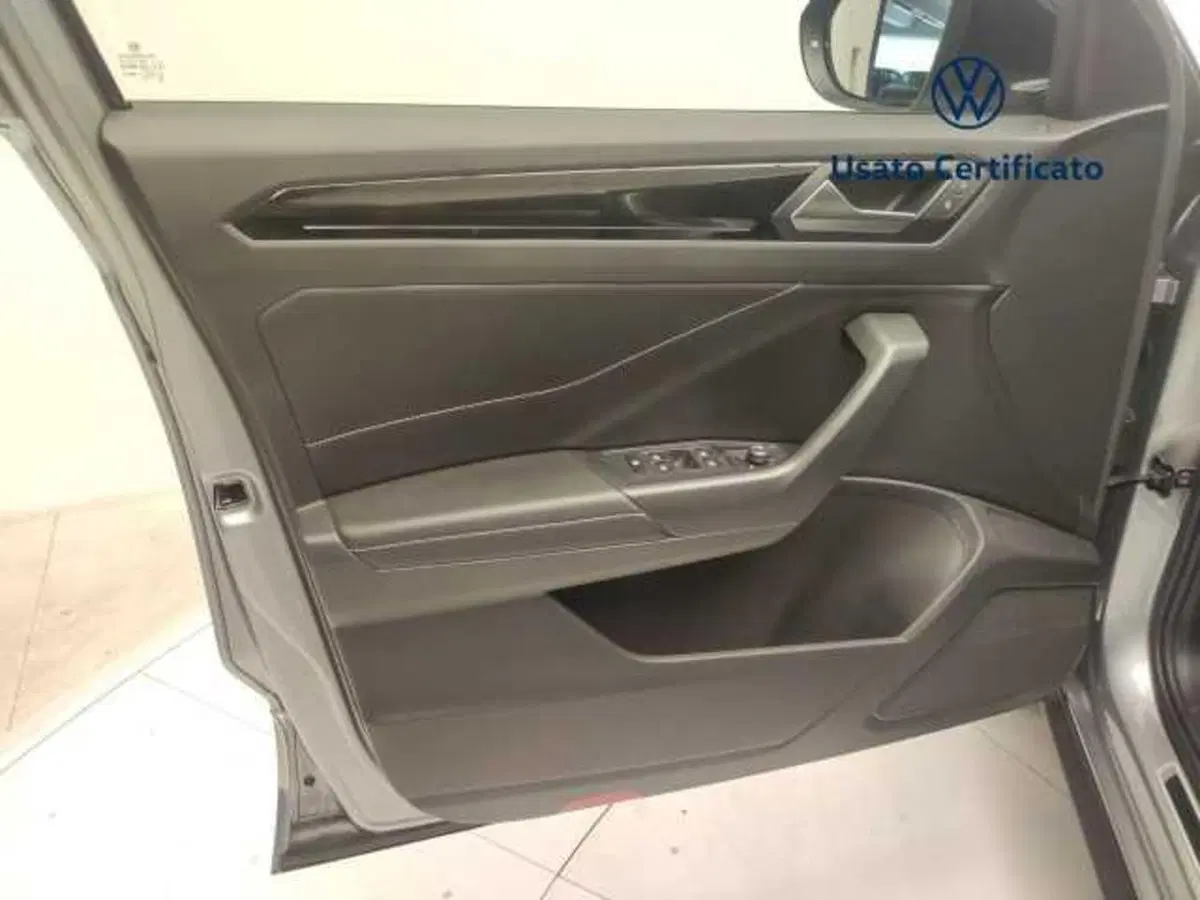 Volkswagen T-Roc usata a Avellino (18)