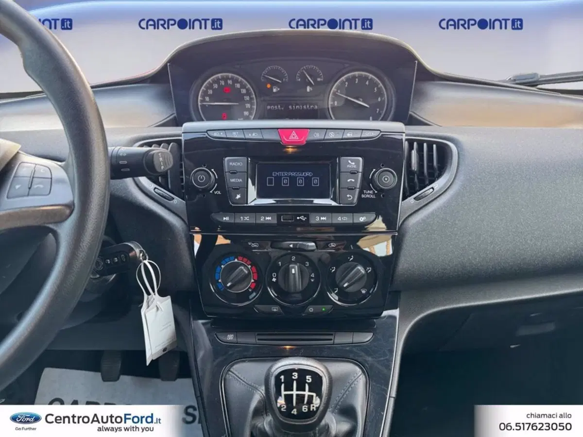 Lancia Ypsilon usata a Roma (11)