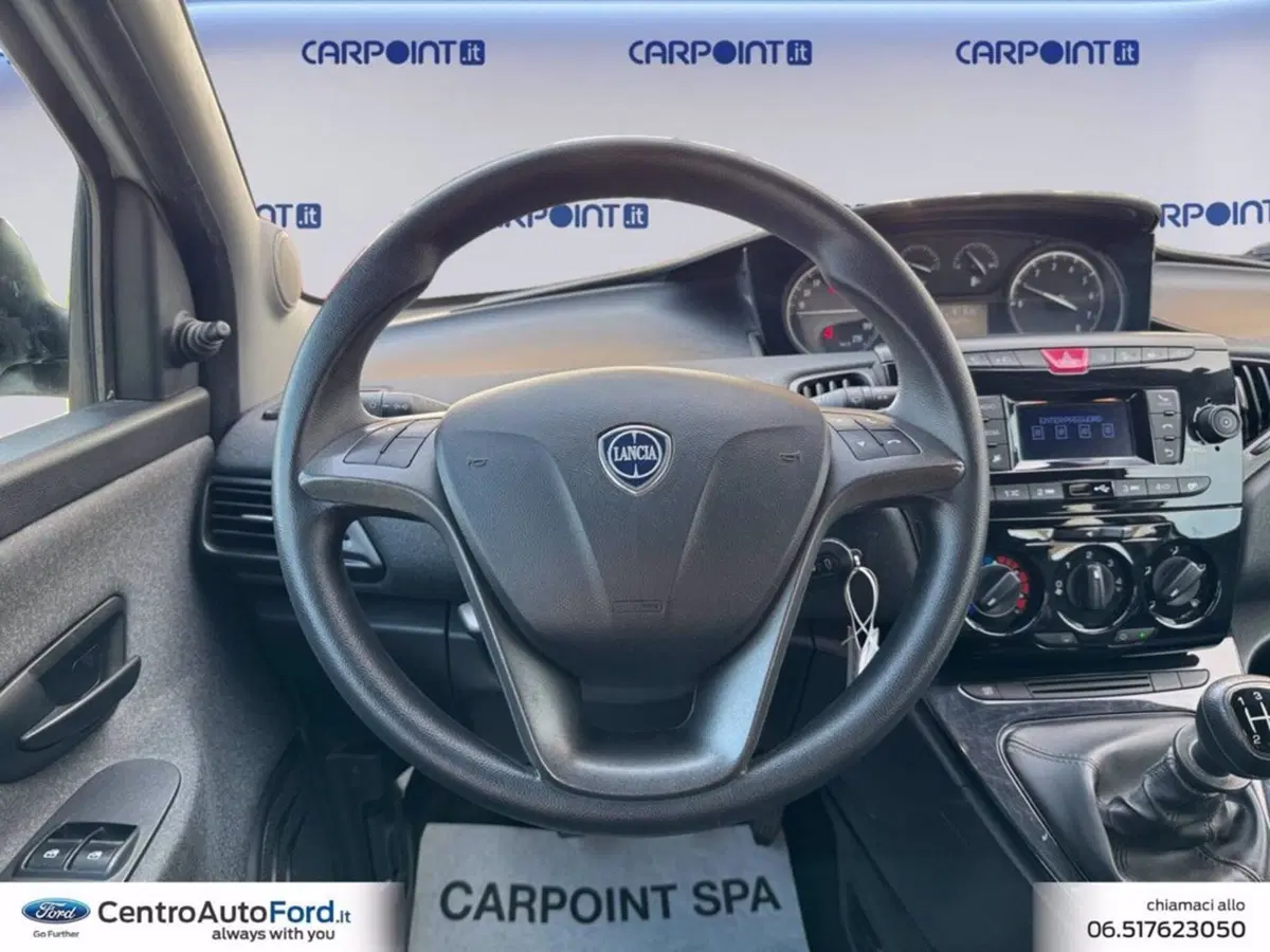 Lancia Ypsilon usata a Roma (12)