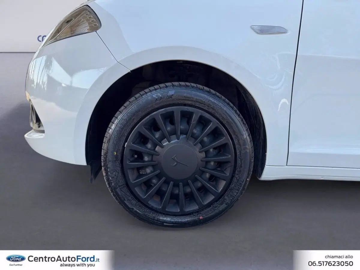 Lancia Ypsilon usata a Roma (14)