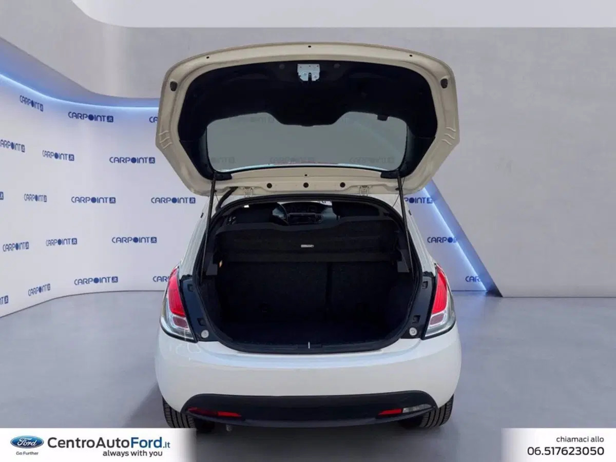 Lancia Ypsilon usata a Roma (17)