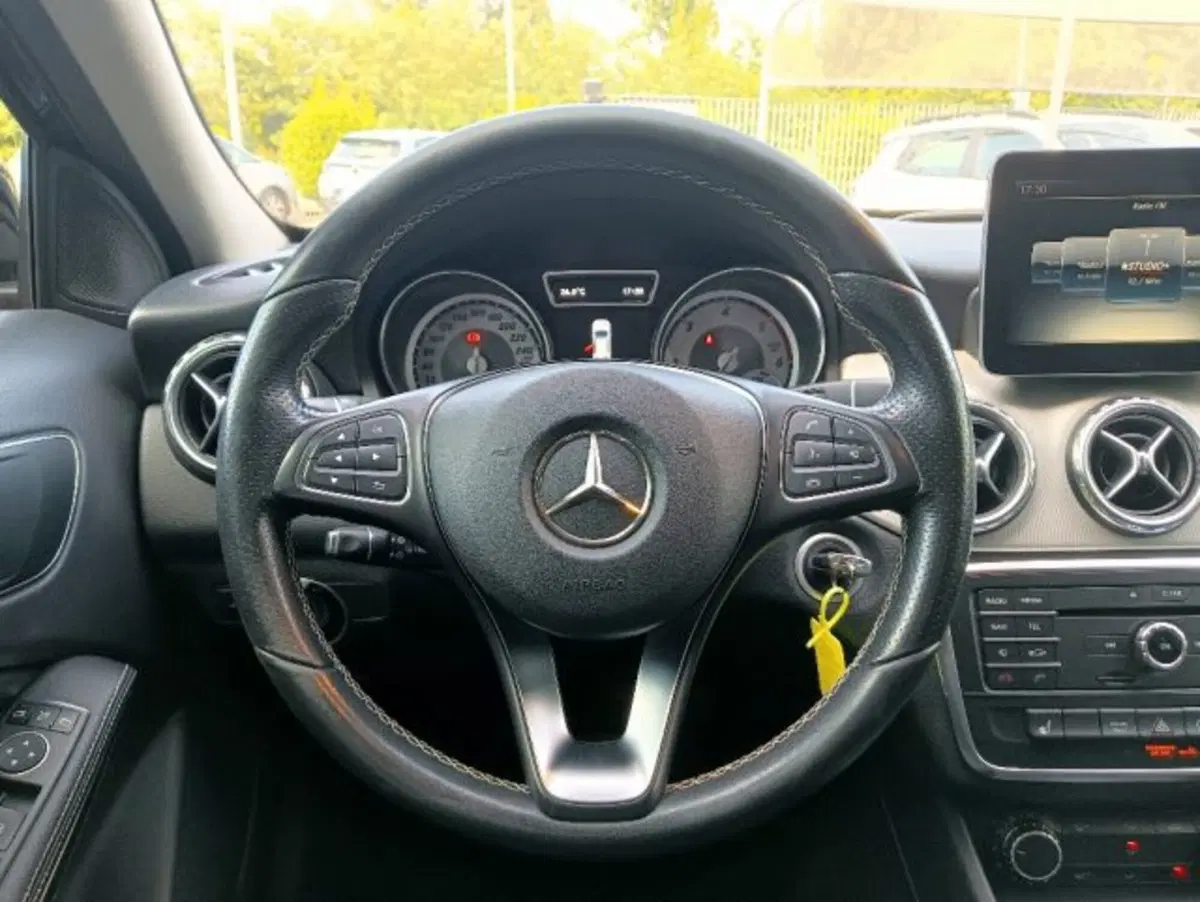 Mercedes-Benz GLA SUV usata a Brescia (7)