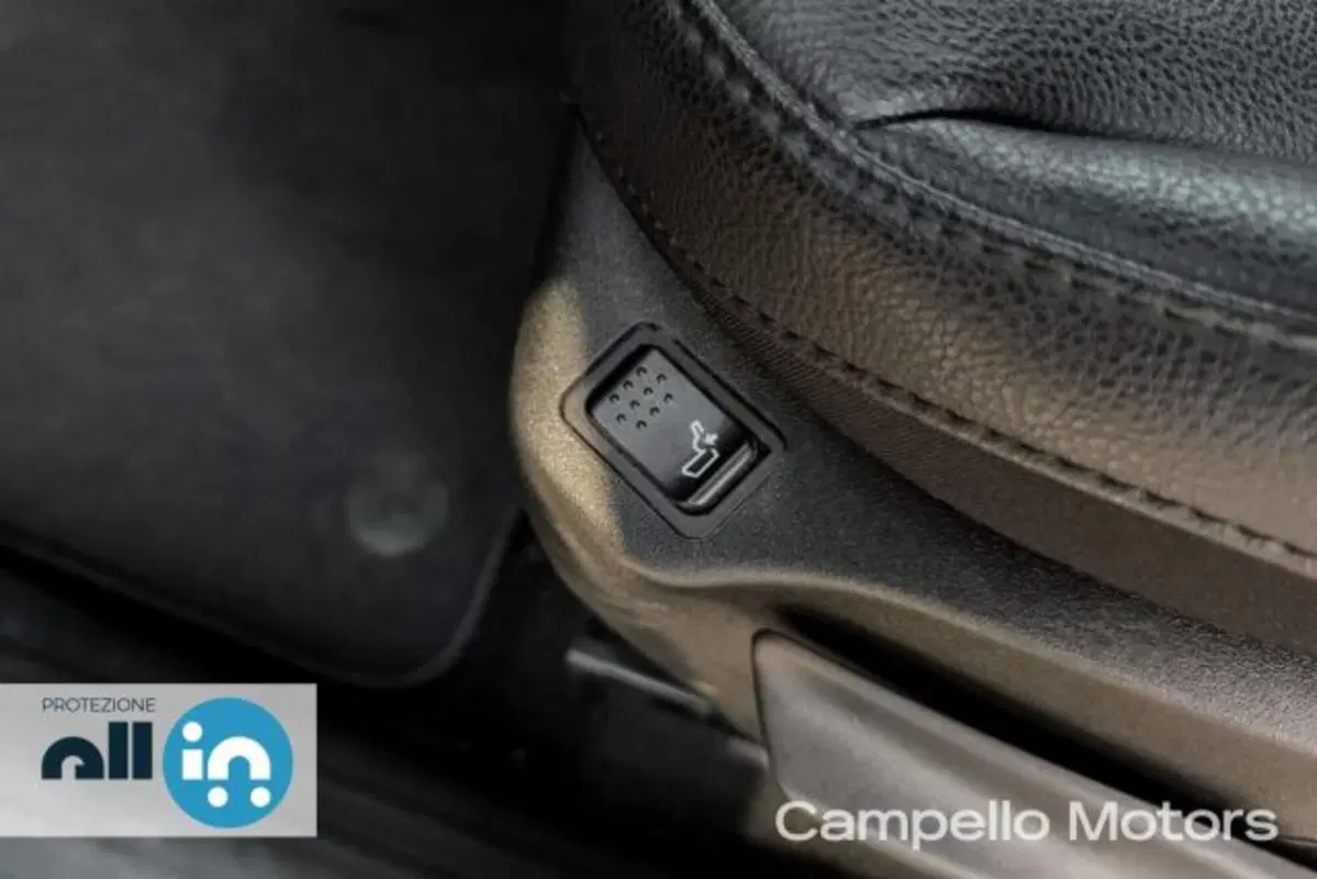 Jeep Compass usata a Venezia (17)