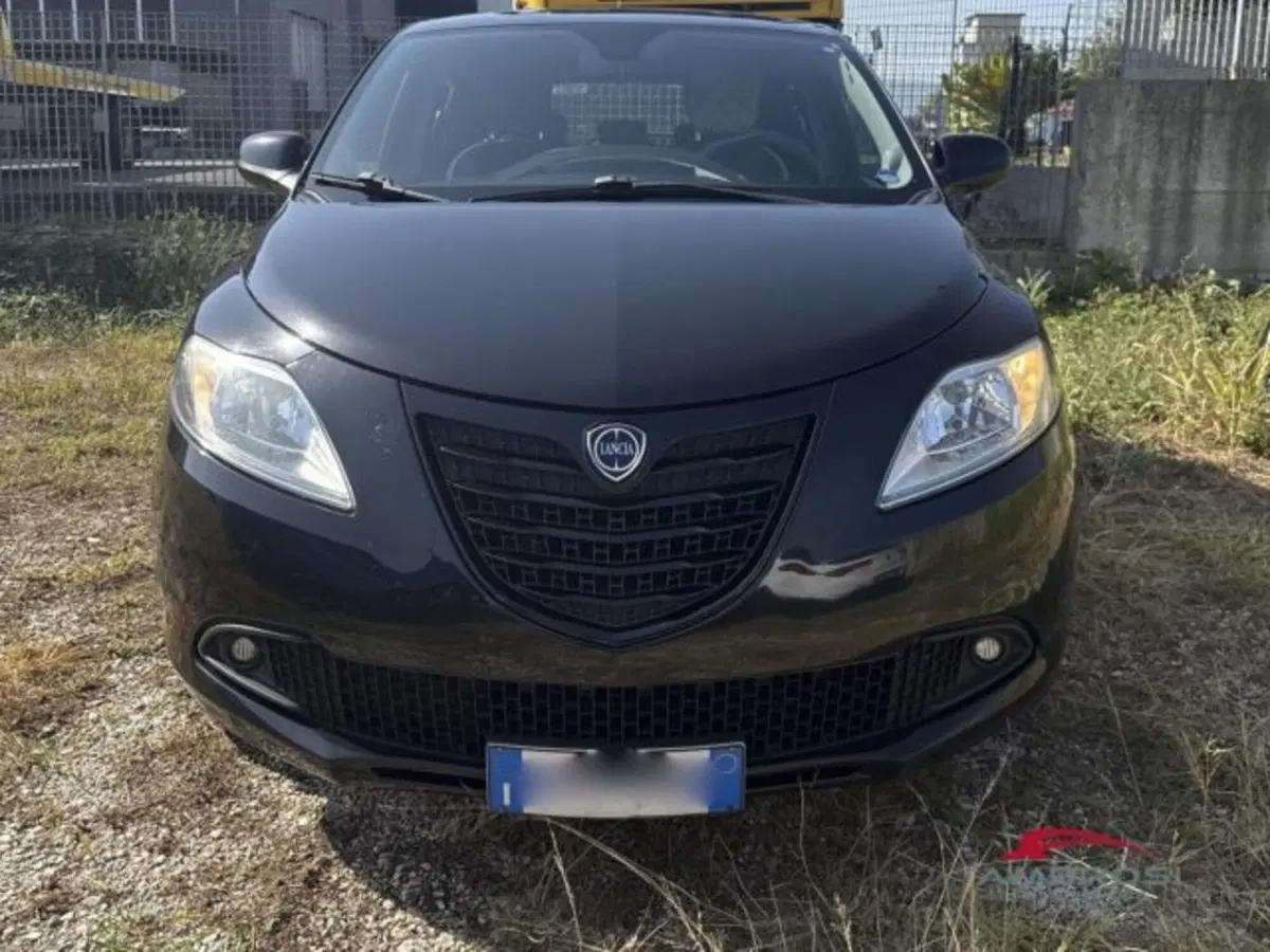 Lancia Ypsilon usata a Perugia