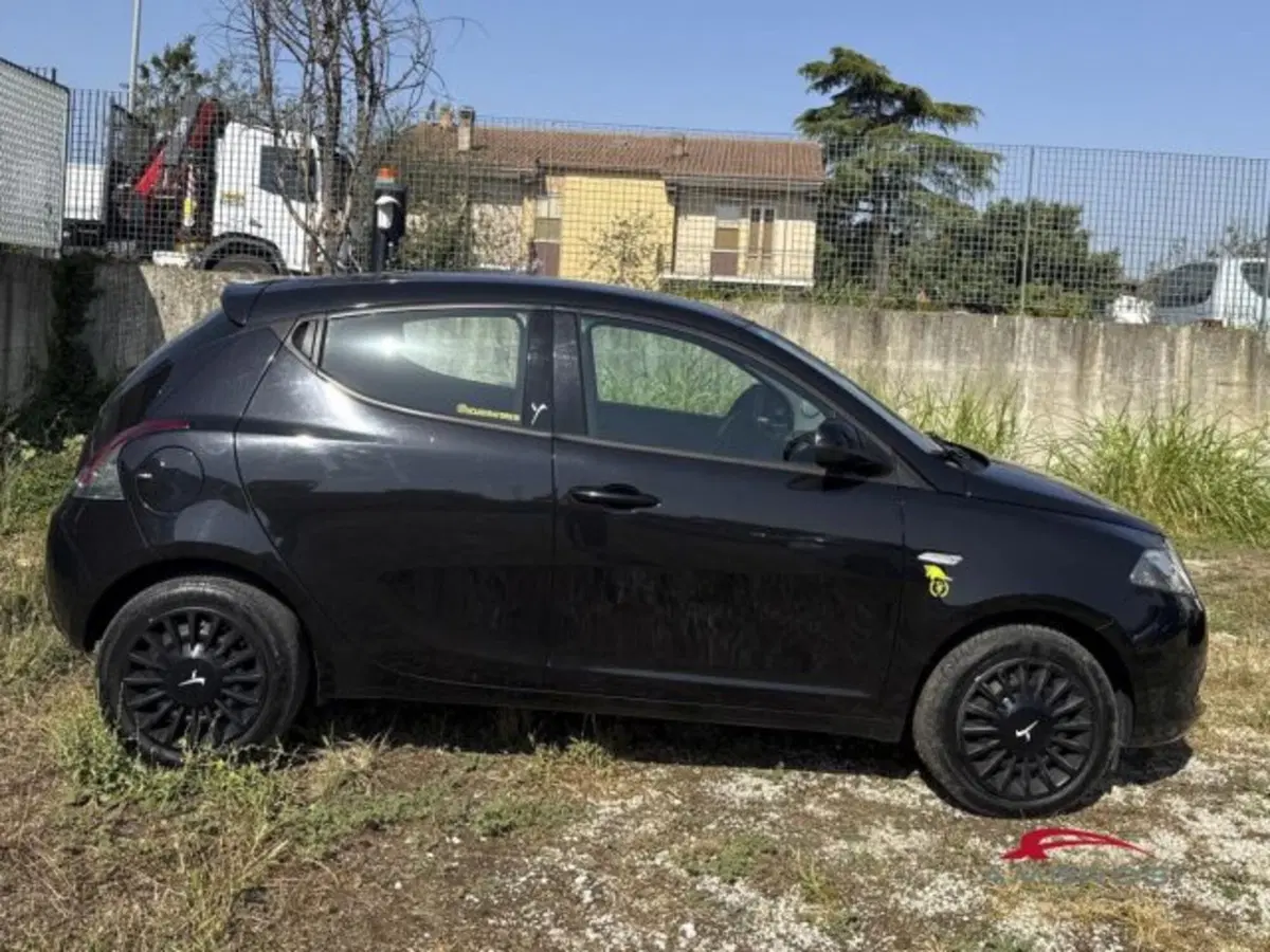 Lancia Ypsilon usata a Perugia (2)