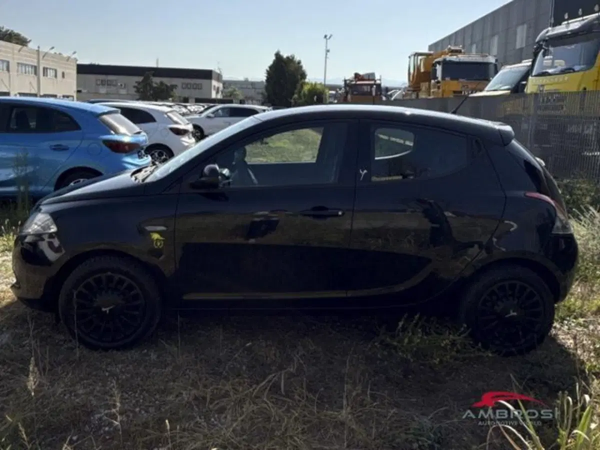 Lancia Ypsilon usata a Perugia (3)