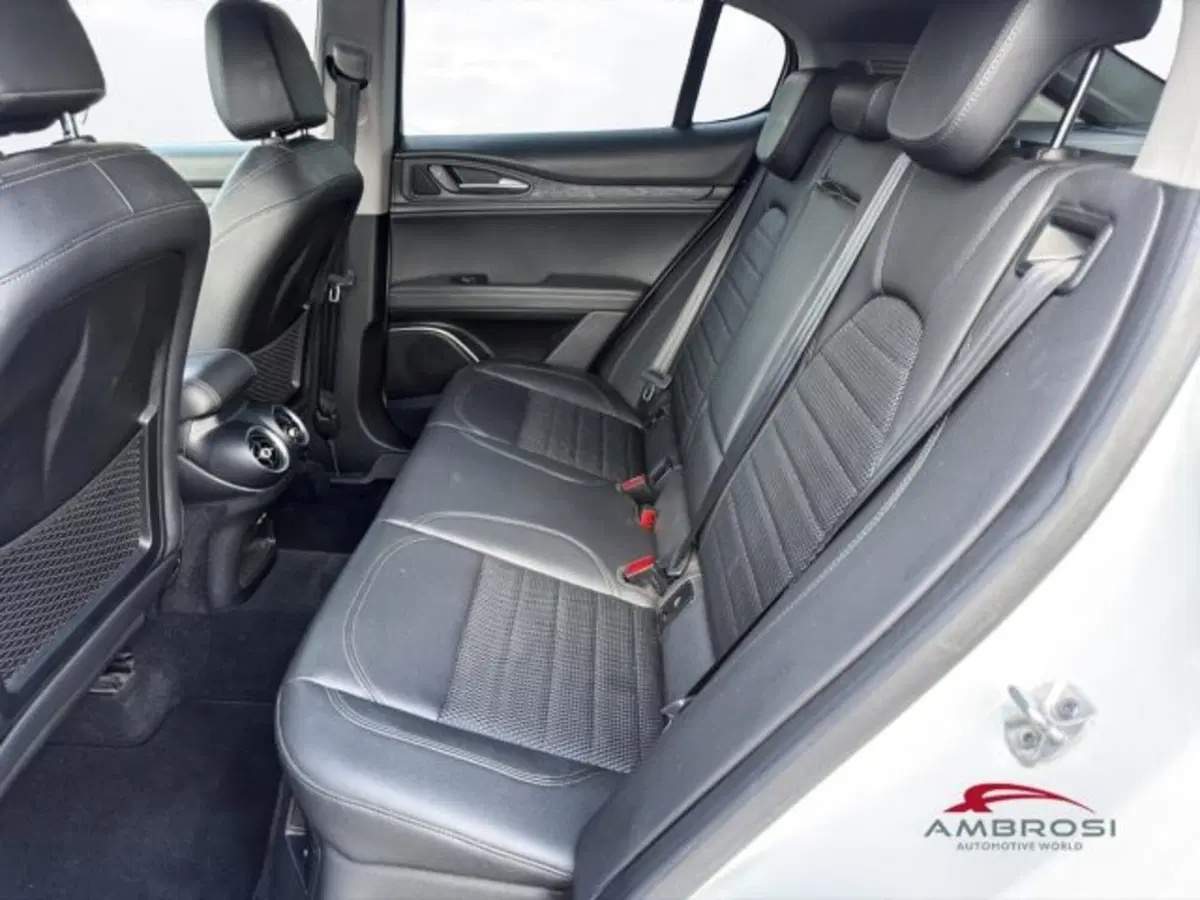 Alfa Romeo Stelvio usata a Perugia (11)