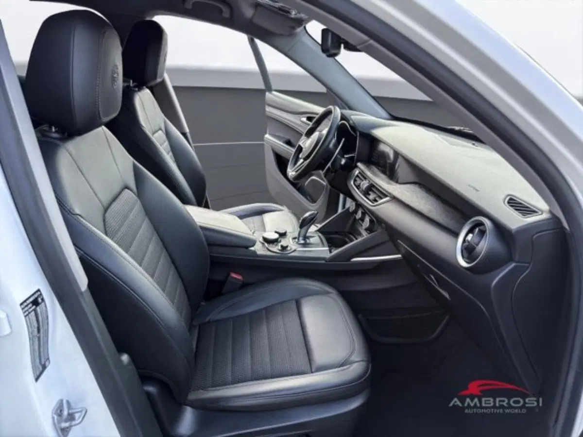Alfa Romeo Stelvio usata a Perugia (12)