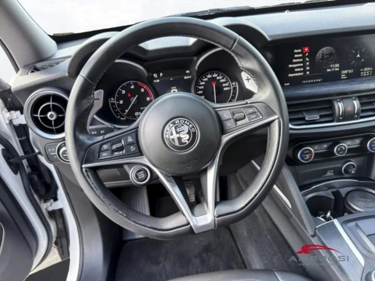 Alfa Romeo Stelvio usata a Perugia (14)
