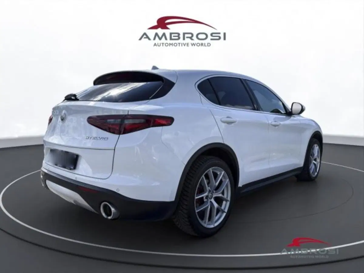 Alfa Romeo Stelvio usata a Perugia (3)