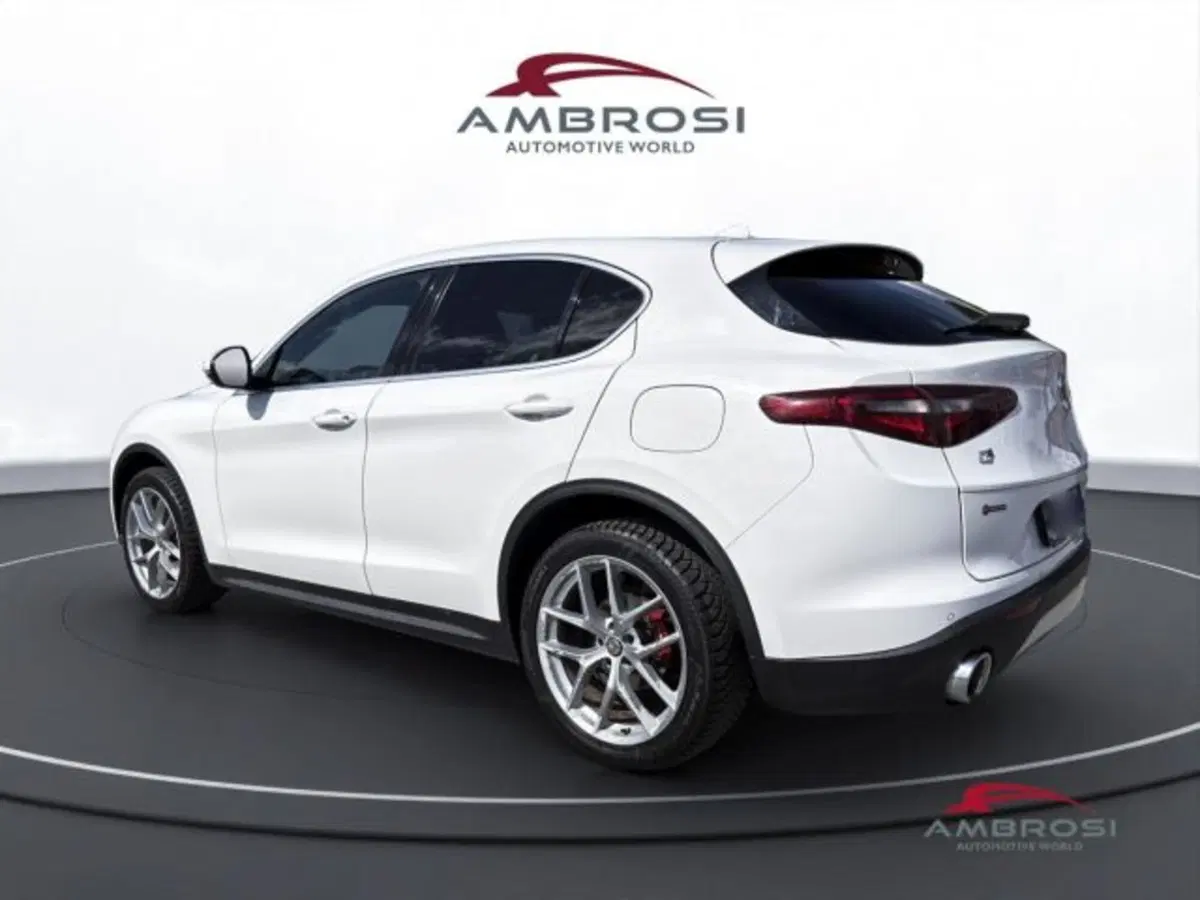 Alfa Romeo Stelvio usata a Perugia (4)