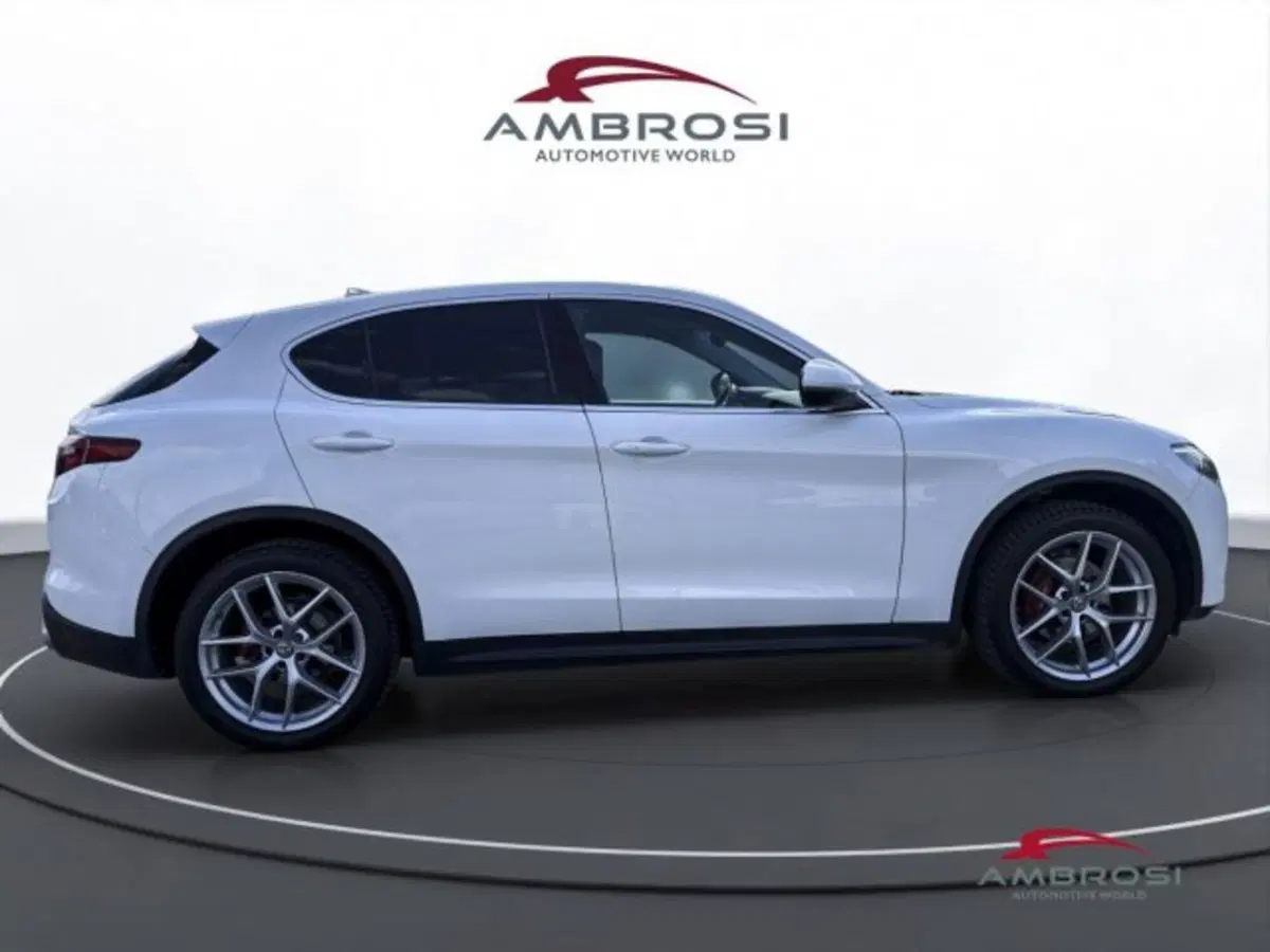 Alfa Romeo Stelvio usata a Perugia (5)