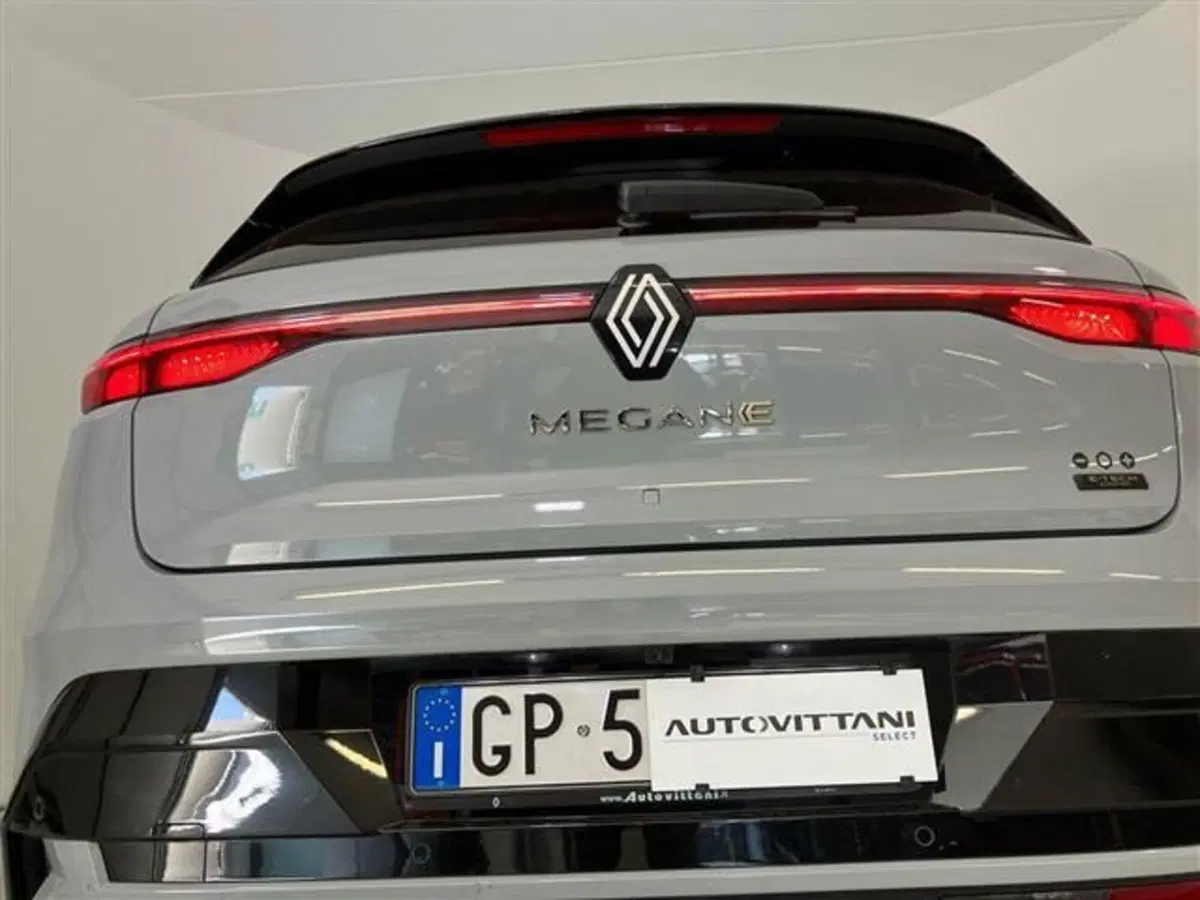 Renault Megane E-Tech Electric usata a Como (20)