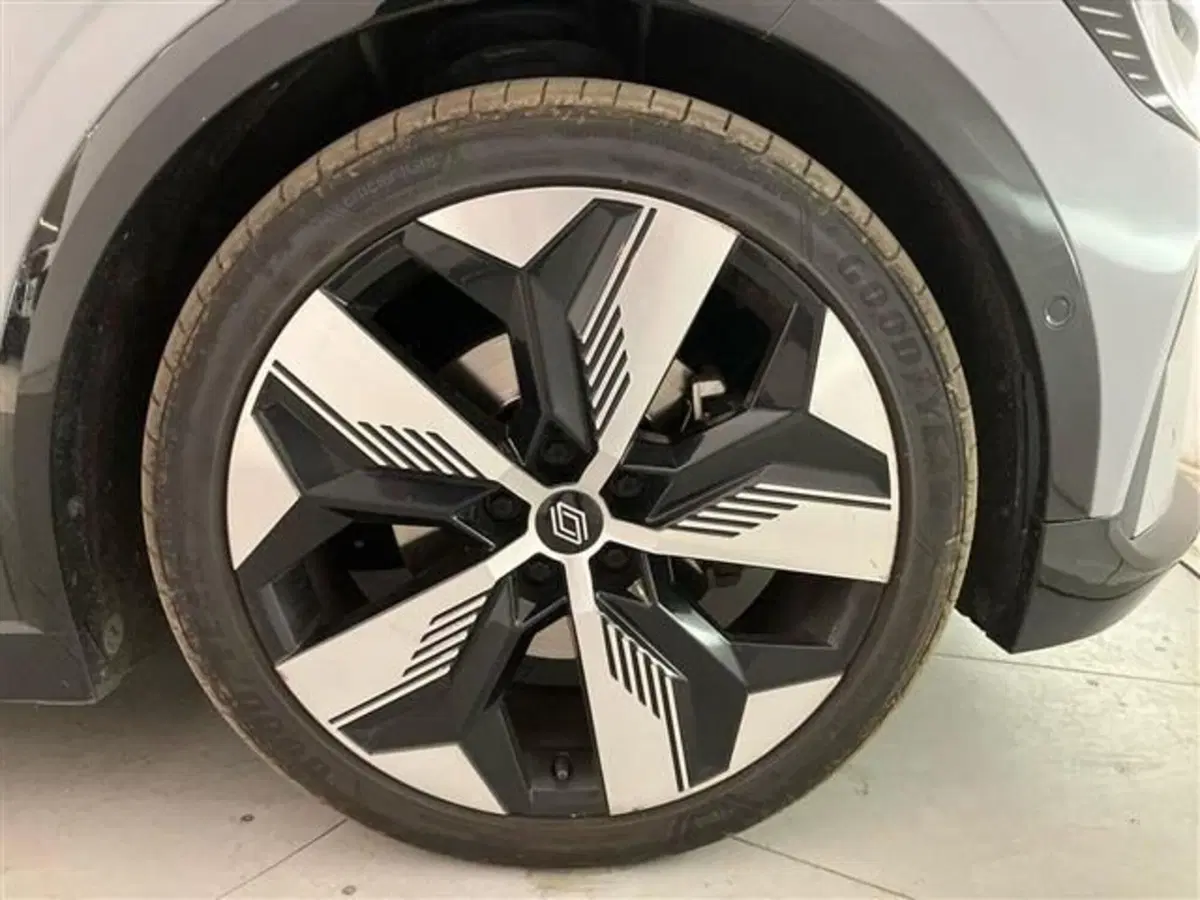Renault Megane E-Tech Electric usata a Como (6)