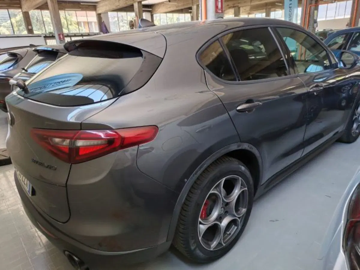 Alfa Romeo Stelvio usata a Forlì-Cesena (5)