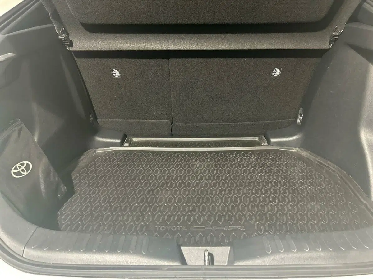 Toyota Toyota C-HR usata a Lecco (11)